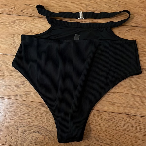 Black cutout bikini - Picture 5 of 12